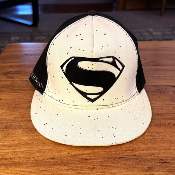 DC Comics Superman Snapback Cap White Black Spatter Vinyl Man of Steel NWOT O/S - Picture 1 of 9